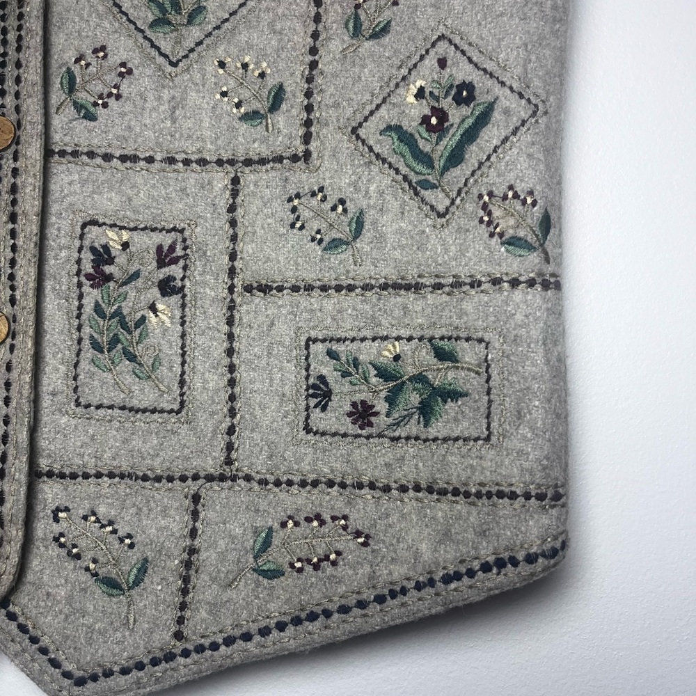 Grandmacore Vintage Vest Wool Blend Gray Embroidered Size Small - Picture 2 of 6